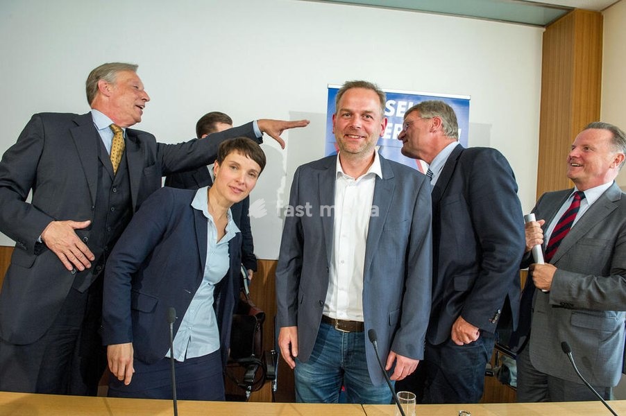 Frauke Petry, politician, AfD, Germany; in the state elections in Mecklenburg-Western Pomerania, the AfD became the second strongest party in the state parliament with 20.8% of the votes. Press conference of the party leadership in the house of the federal press conference, from left to right.…