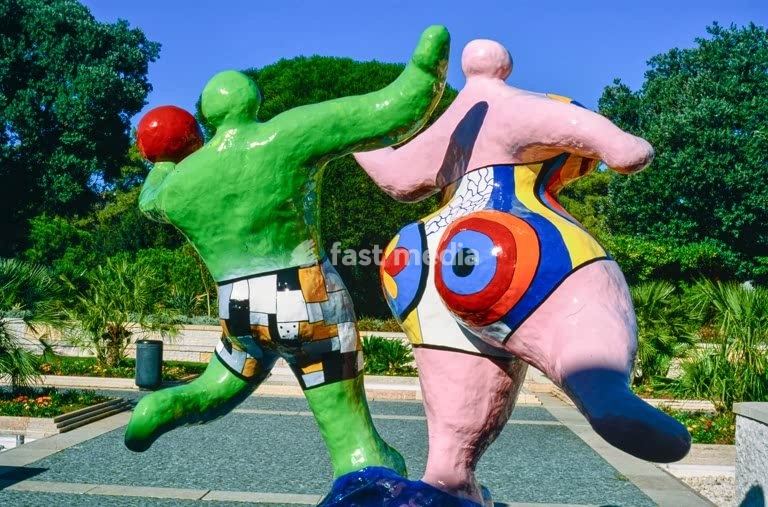 Saint Phalle, Niki de (born Catherine-Marie-Agnès Fal de Saint Phalle), 1930 –2002, French-American sculptor, painter and filmmaker. "The Bathers", 1985. Sculpture. 274 x 284 x 304 cm. 274 x 284 x 304 cm. Inv. No. UID 102-732. Entrance to the Museu Coleção Berardo, Lisbon, Portugal. Photo, 2017