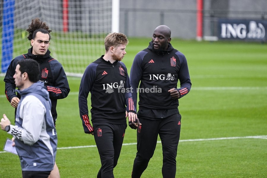 Belgium's captain Kevin De Bruyne and Belgium's Romelu Lukaku pictured during a training session of Belgian national soccer team Red Devils, Sunday 26 March 2023, at the Royal Belgian Football Association RBFA's headquarters in Tubize. The Red Devils are preparing for the upcoming game against…