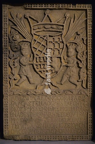 Commemorative stone plaque. Diu Fortress. Dedicated to the Portuguese Navy captain Caetano Correa de Sá (1712-?), governor of the fortress (on the coast of Gujarat, India), placed in 1758 to commemorate the construction of a bastion as well as other works during his mandate. Maritime Museum.…