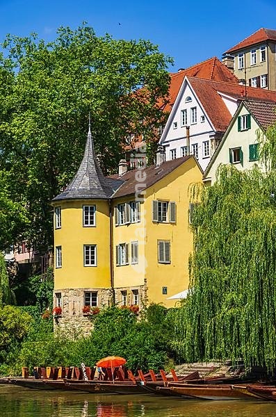 Hölderlinturm and Stocherkähne as part of the ensemble of the historic Neckar front, Tübingen, Baden-Württemberg, Germany