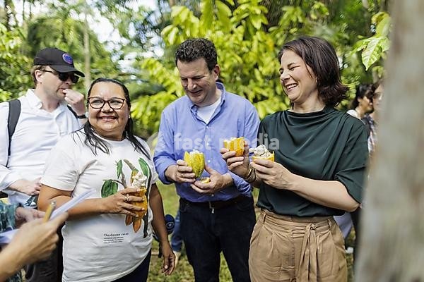Annalena Bärbock (Bündnis 90 Die Grünen), Federal Minister for Foreign Affairs, and Hubertus Heil (SPD), Federal Minister for Labour and Social Affairs, photographed during a tour of Combu Island in Belem, 07.06.2023., Belem, Brazil