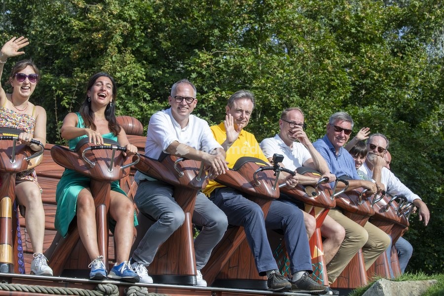 Flemish Minister of Environment, Energy, Tourism and Justice Zuhal Demir (2L), Flemish Minister of Finance, Budget and Housing Matthias Diependaele, N-VA chairman Bart De Wever, Flemish Minister of Education and Animal Welfare and Sports Ben Weyts, Flemish Minister President Jan Jambon and N-VA's…