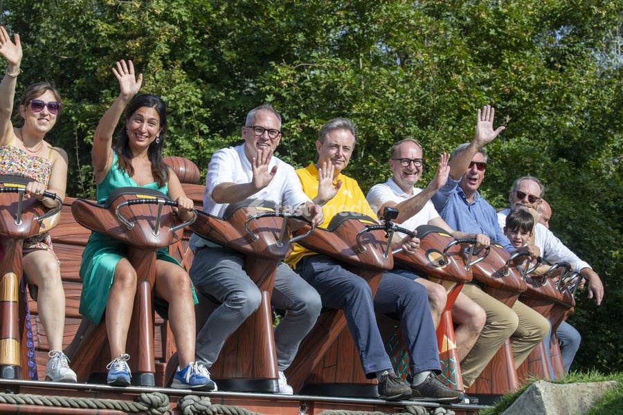 Flemish Minister of Environment, Energy, Tourism and Justice Zuhal Demir (2L), Flemish Minister of Finance, Budget and Housing Matthias Diependaele, N-VA chairman Bart De Wever, Flemish Minister of Education and Animal Welfare and Sports Ben Weyts, Flemish Minister President Jan Jambon and N-VA's…