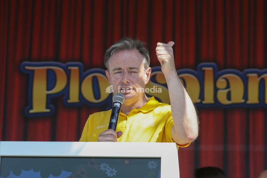 N-VA chairman Bart De Wever delivers a speech at the yearly family day of conservative Flemish nationalist party N-VA, on Sunday 10 September 2023 at the Plopsaland theme park in Adinkerke, De Panne