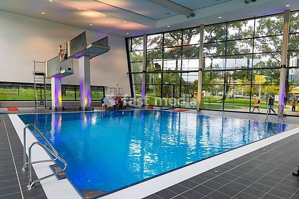New swimming pool opens in Dresden The city of Dresden invested 23 million euros in a new outdoor and indoor swimming pool with diving hall. Martin Wolfram trains in the new diving hall. He competes for the Dresdner SC in artistic diving, high diving and synchronised diving