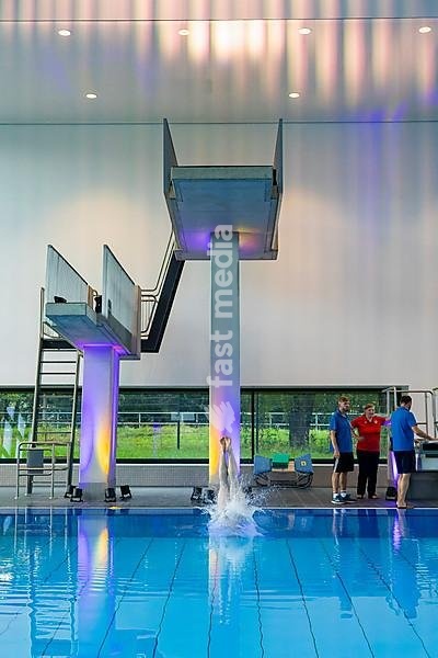 New swimming pool opens in Dresden The city of Dresden invested 23 million euros in a new outdoor and indoor swimming pool with diving hall. Martin Wolfram trains in the new diving hall. He competes for the Dresdner SC in artistic diving, high diving and synchronised diving