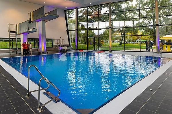 New swimming pool opens in Dresden The city of Dresden invested 23 million euros in a new outdoor and indoor swimming pool with diving hall. Martin Wolfram trains in the new diving hall. He competes for the Dresdner SC in artistic diving, high diving and synchronised diving
