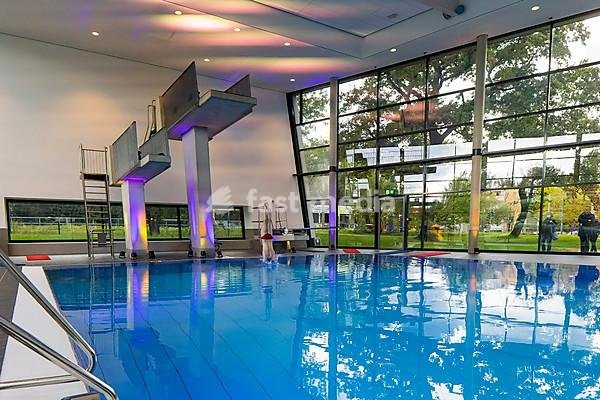 New swimming pool opens in Dresden The city of Dresden invested 23 million euros in a new outdoor and indoor swimming pool with diving hall. Martin Wolfram trains in the new diving hall. He competes for the Dresdner SC in artistic diving, high diving and synchronised diving