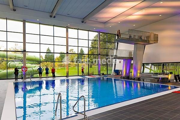 New swimming pool opens in Dresden The city of Dresden invested 23 million euros in a new outdoor and indoor swimming pool with diving hall. Martin Wolfram trains in the new diving hall. He competes for the Dresdner SC in artistic diving, high diving and synchronised diving