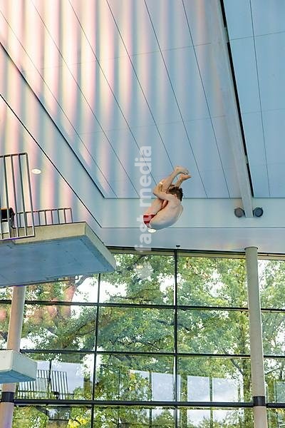 New swimming pool opens in Dresden The city of Dresden invested 23 million euros in a new outdoor and indoor swimming pool with diving hall. Martin Wolfram trains in the new diving hall. He competes for the Dresdner SC in artistic diving, high diving and synchronised diving
