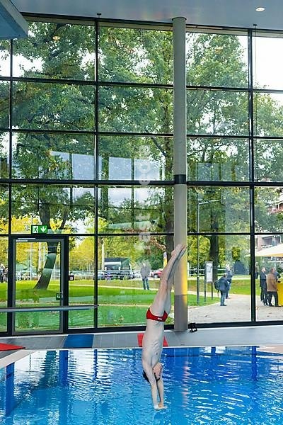 New swimming pool opens in Dresden The city of Dresden invested 23 million euros in a new outdoor and indoor swimming pool with diving hall. Martin Wolfram trains in the new diving hall. He competes for the Dresdner SC in artistic diving, high diving and synchronised diving