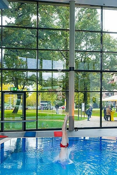 New swimming pool opens in Dresden The city of Dresden invested 23 million euros in a new outdoor and indoor swimming pool with diving hall. Martin Wolfram trains in the new diving hall. He competes for the Dresdner SC in artistic diving, high diving and synchronised diving