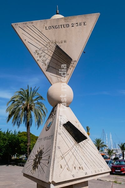 Spain, Balearic Islands, Majorca, Palma de Mallorca, Old Town. Reloj de Sol, sunclock or sundial in Plaza Santo Domingo de la Calzada
