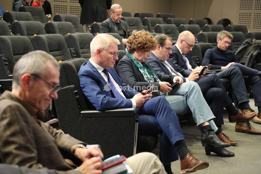 Vice-prime minister and Public Health and Social Affairs minister Frank Vandenbroucke, Vice-prime minister and Mobility Minister Georges Gilkinet, Vice-prime minister and minister of Civil Services and State-owned companies Petra De Sutter, Minister of Agriculture and SME's David Clarinval,…