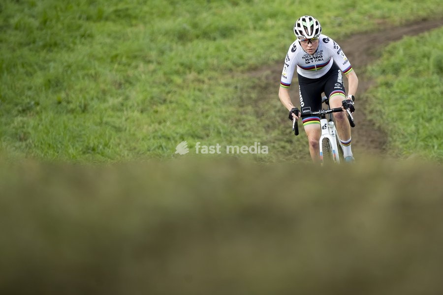 Dutch Fem Van Empel pictured in action during the women's elite race of the 'Druivencross' cyclocross cycling event in Overijse on Sunday 22 October 2023, stage 1/8 of the 'Superprestige' competition