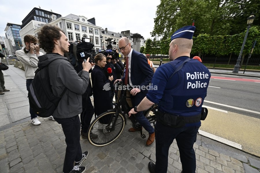 Vice-prime minister and Finance Minister Vincent Van Peteghem pictured on his bicycle at the arrival for a Minister's Kern meeting of the Federal Government, in Brussels, Wednesday 22 May 2024. Ministers will discuss the situation in Gaza. Earlier today, Norway, Spain and Ireland have indicated…
