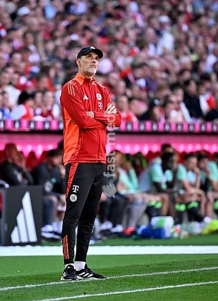 Coach Thomas Tuchel FC Bayern Munich FCB on the sidelines, looking up, Allianz Arena, Munich, Bavaria, Germany, Europe
