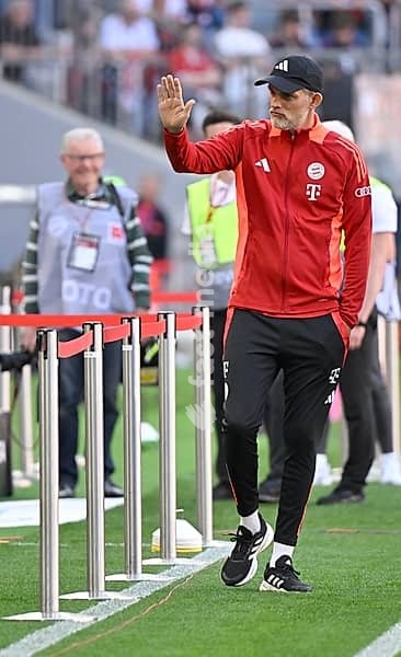 Coach Thomas Tuchel FC Bayern Munich FCB gesture waving to fans, Allianz Arena, Munich, Bavaria, Germany, Europe