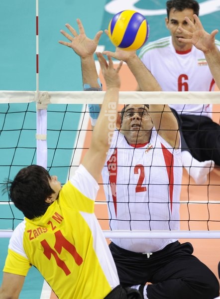 (101218) -- GUANGZHOU, Dec. 18, 2010 () -- Iran's Mohammad Reza Rahimi (Number 2) blocks the net during the men's sitting volleyball final against China at the 2010 Asian Para Games in Guangzhou, capital city of south China's Guangdong Province, Dec. 18, 2010. Iran beat China 3-1 and claimed the…