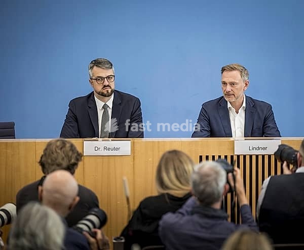 Presentation of the government draft for the 2025 federal budget at the Federal Press Conference by Christian Lindner (FDP), Federal Minister of Finance, and the State Secretary at the Federal Ministry of Finance, Wolf Reuter