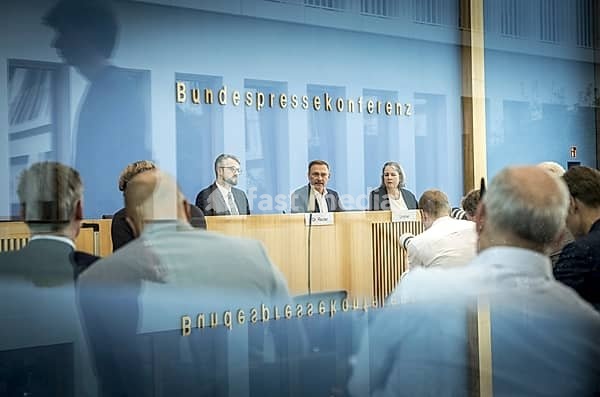 Presentation of the government draft for the 2025 federal budget at the Federal Press Conference by Christian Lindner (FDP), Federal Minister of Finance, and the State Secretary at the Federal Ministry of Finance, Wolf Reuter