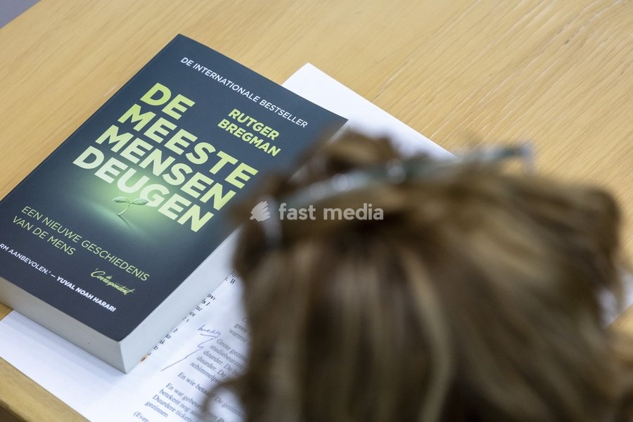 The book 'De meeste mensen deugen' by Rutger Bregman pictured at a plenary session of the Flemish Parliament in Brussels, Wednesday 02 October 2024