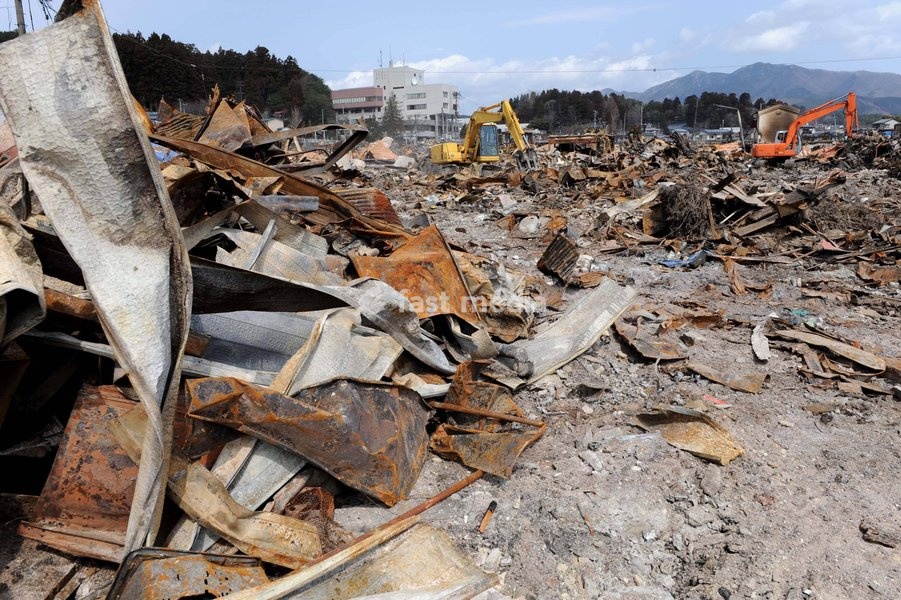 IWATE(JAPAN), March 22, 2011 () -- Excavators work on debris in quake-devastated Iwate Prefecture, Japan, on March 22, 2011