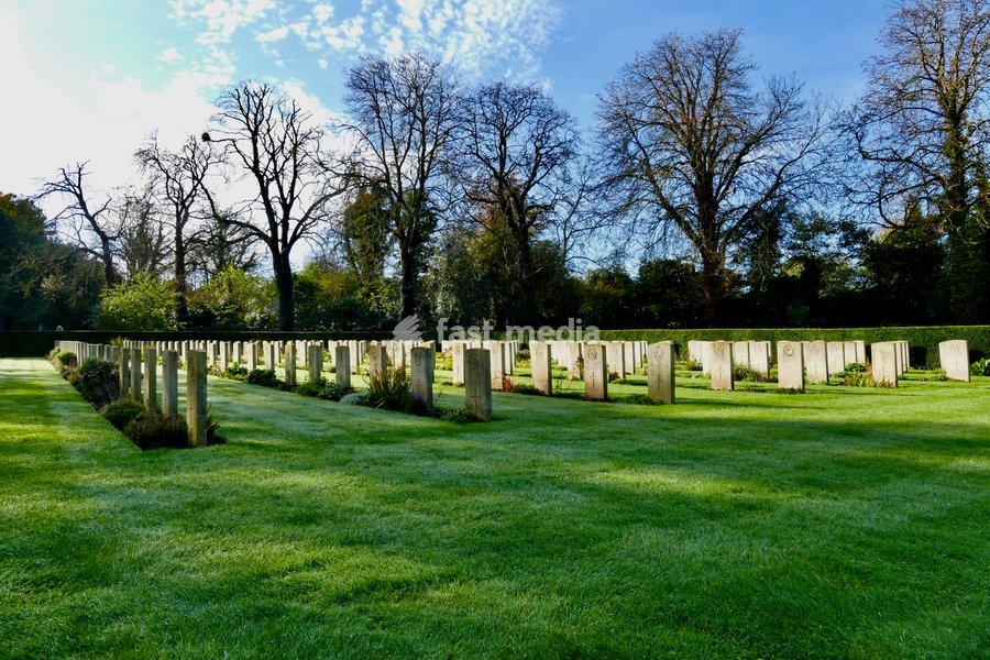 The well kept Commonwealth War Graves in the autumnal sunshine in the run up to Remembrance Sunday, the Commonwealth War Graves Commission is an intergovernmental organisation of six independent member states whose principal function is to mark, record and maintain the graves and places of…