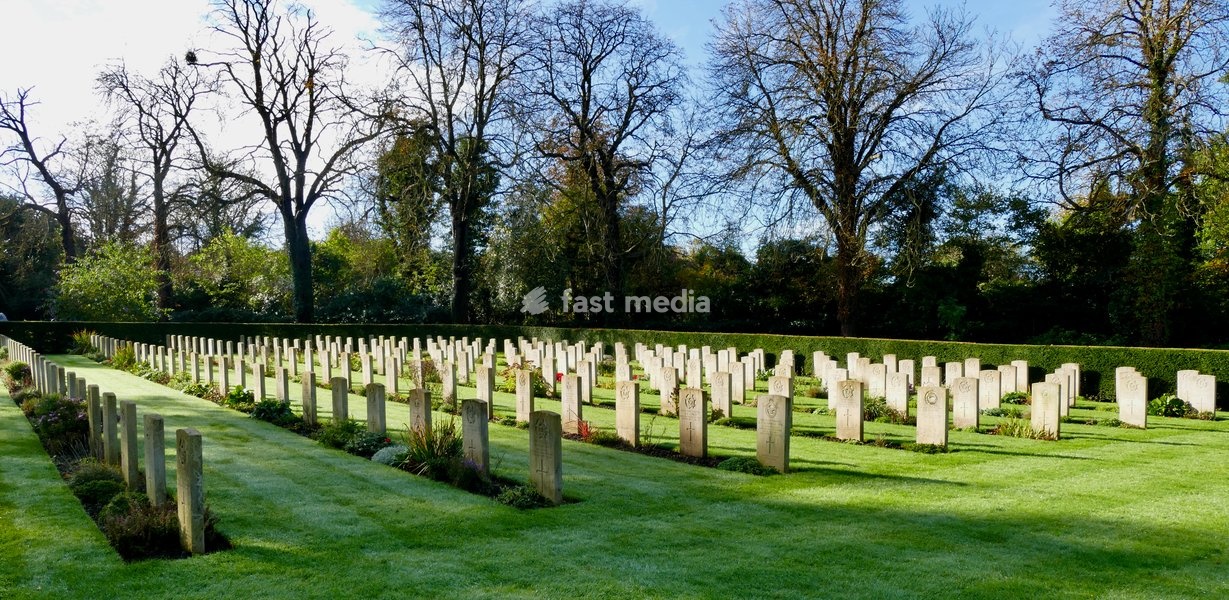 The well kept Commonwealth War Graves in the autumnal sunshine in the run up to Remembrance Sunday, the Commonwealth War Graves Commission is an intergovernmental organisation of six independent member states whose principal function is to mark, record and maintain the graves and places of…