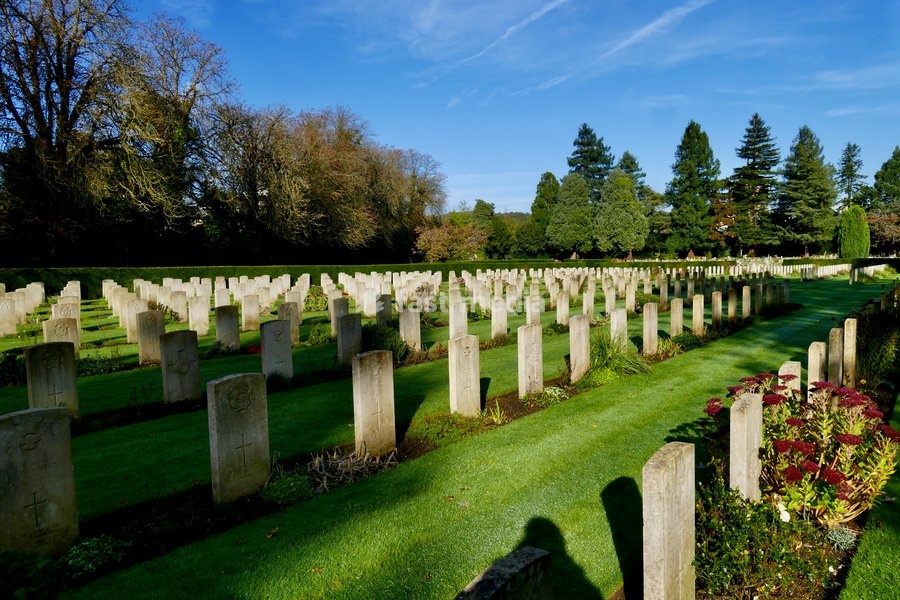 The well kept Commonwealth War Graves in the autumnal sunshine in the run up to Remembrance Sunday, the Commonwealth War Graves Commission is an intergovernmental organisation of six independent member states whose principal function is to mark, record and maintain the graves and places of…