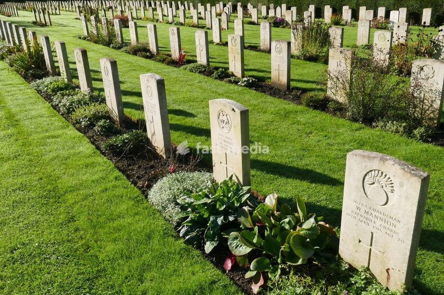 The well kept Commonwealth War Graves in the autumnal sunshine in the run up to Remembrance Sunday, the Commonwealth War Graves Commission is an intergovernmental organisation of six independent member states whose principal function is to mark, record and maintain the graves and places of…