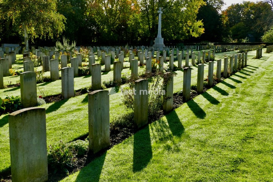 The well kept Commonwealth War Graves in the autumnal sunshine in the run up to Remembrance Sunday, the Commonwealth War Graves Commission is an intergovernmental organisation of six independent member states whose principal function is to mark, record and maintain the graves and places of…
