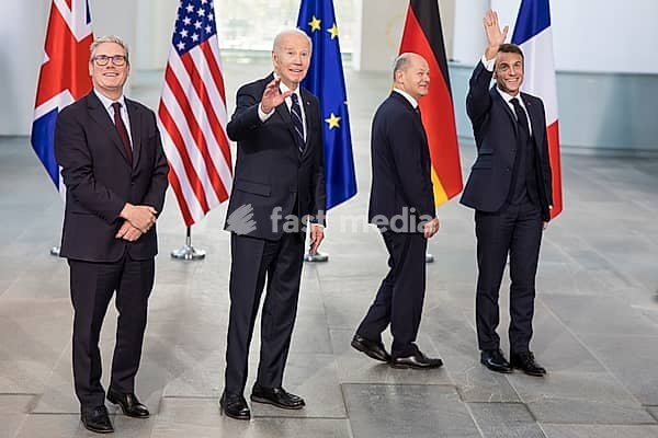 Keir Starmer (Prime Minister of the United Kingdom), Joe Biden (46th President of the United States), Olaf Scholz (Chancellor of the Federal Republic of Germany) and Emmanuel Macron (President of the French Republic) at the family photo in the Federal Chancellery, Berlin, 18 October 2024