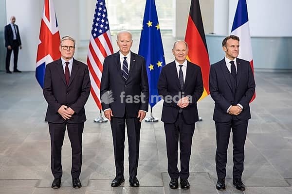 Keir Starmer (Prime Minister of the United Kingdom), Joe Biden (46th President of the United States), Olaf Scholz (Chancellor of the Federal Republic of Germany) and Emmanuel Macron (President of the French Republic) at the family photo in the Federal Chancellery, Berlin, 18 October 2024