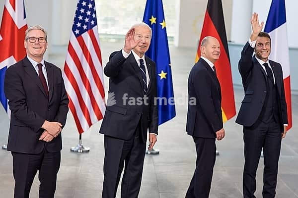 Keir Starmer (Prime Minister of the United Kingdom), Joe Biden (46th President of the United States), Olaf Scholz (Chancellor of the Federal Republic of Germany) and Emmanuel Macron (President of the French Republic) at the family photo in the Federal Chancellery, Berlin, 18 October 2024