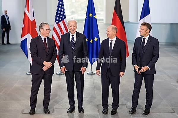Keir Starmer (Prime Minister of the United Kingdom), Joe Biden (46th President of the United States), Olaf Scholz (Chancellor of the Federal Republic of Germany) and Emmanuel Macron (President of the French Republic) at the family photo in the Federal Chancellery, Berlin, 18 October 2024