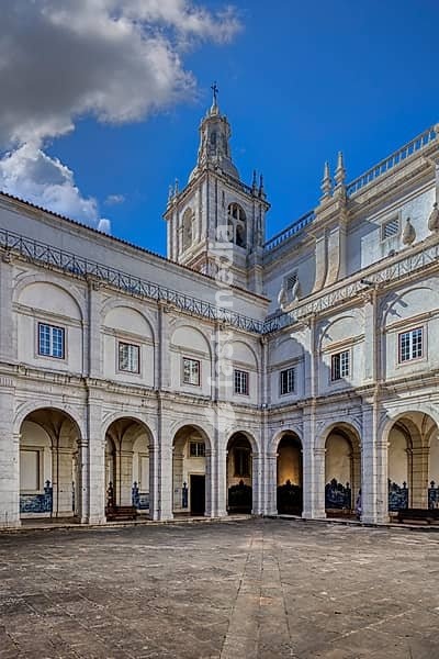 Church and Monastery of Sao Vicente de Fora, Cloister Courtyard, Lisbon, Portugal, Europe