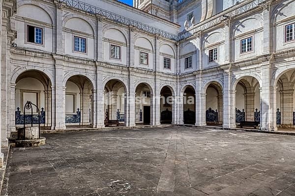 Church and Monastery of Sao Vicente de Fora, Cloister Courtyard, Lisbon, Portugal, Europe