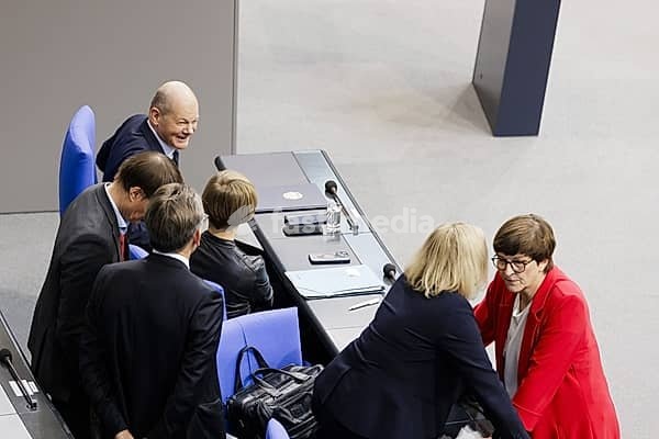 Olaf Scholz (SPD), Federal Chancellor, on the government bench, Nancy Faeser (SPD), Federal Minister of the Interior and Home Affairs, and Klara Geywitz (SPD), Federal Minister of Housing, Urban Development and Building, in plenary in front of the session in the German Bundestag, Berlin, 13…