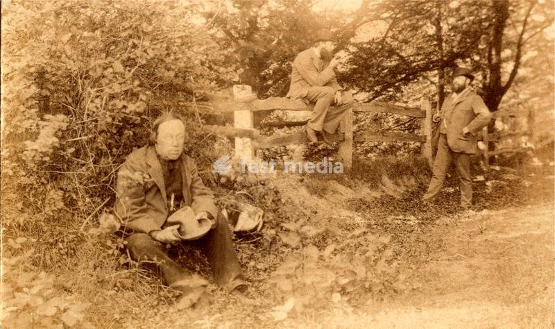 1885 ca , GREAT BRITAIN : Undentified ENGLAND location and photograph . Intellectual and dandy friends during a trip to the countryside . - GRAND BRETAGNA - VIEW - English Midlands - FOTO STORICHE - HISTORY - GEOGRAFIA - GEOGRAPHY - COUNTRYSIDE - CAMPAGNA - summer - estate - amici - band -…