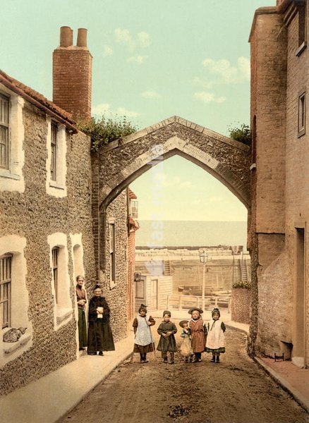1900 ca , Broadstairs , ENGLAND , GREAT BRITAIN : The YORK GATE . Photochrom by Detroit Publishing Company . - ENGLAND - GRAND BRETAGNA - VIEW - FOTO STORICHE - HISTORY - GEOGRAFIA - GEOGRAPHY - ARCHITETTURA - ARCHITECTURE - OTTOCENTO - 800's - '800 - EPOCA VITTORIANA - VICTORIAN HERA - PORTA della…