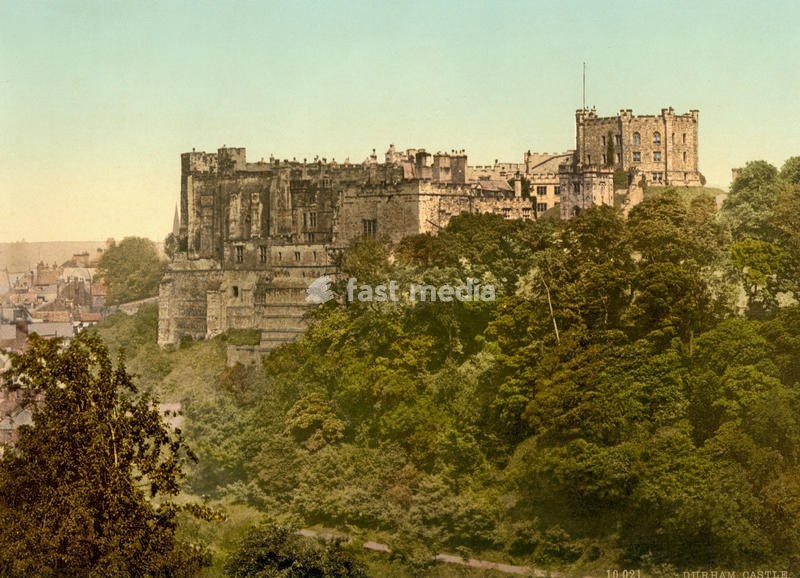 1900 ca , DURHAM , ENGLAND , GREAT BRITAIN : The DURHAM CASTLE . Near the CATHEDRAL Church of Christ, Blessed Mary the Virgin and St Cuthbert of Durham , the seat of the Anglican Bishop of Durham. The Bishopric dates from 995, with the present cathedral being founded in AD 1093. The cathedral is…