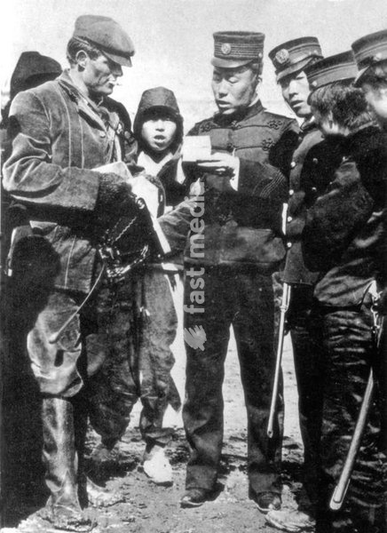 American writer and journalist Jack London showing his pass to some Japanese soldiers. At the time he was special correspondent for the media company 'Hearst'. North Corea, 1904
