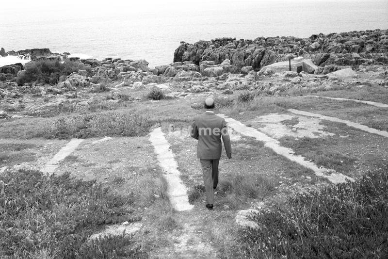 The last King of Italy Umberto II (Umberto Nicola Tommaso Giovanni Maria di Savoia) in exile in Cascais walking to reach the cliff. Cascais, 1960s