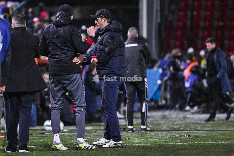 Antwerp's head coach Jonas De Roeck celebrates after winning a soccer game between Royal Antwerp and Royale Union Saint-Gilloise, Wednesday 08 January 2025 in Antwerp, in the 1/4 finals of the 'Croky Cup' Belgian soccer cup