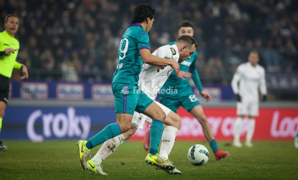 Anderlecht's Ali Maamar and Antwerp's Vincent Janssen fight for the ball during a soccer game between RSC Anderlecht and Royal Antwerp, Thursday 16 January 2025 in Brussels, in the 1/2 finals of the 'Croky Cup' Belgian soccer cup
