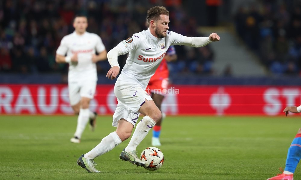 Anderlecht's Mats Rits fights for the ball during a soccer game between Czech soccer team Viktoria Plzen and Belgian soccer team RSC Anderlecht, Thursday 23 January 2025 in Plzen, Czech Republic, on day 7/8 of the group stage of the UEFA Europa League tournament