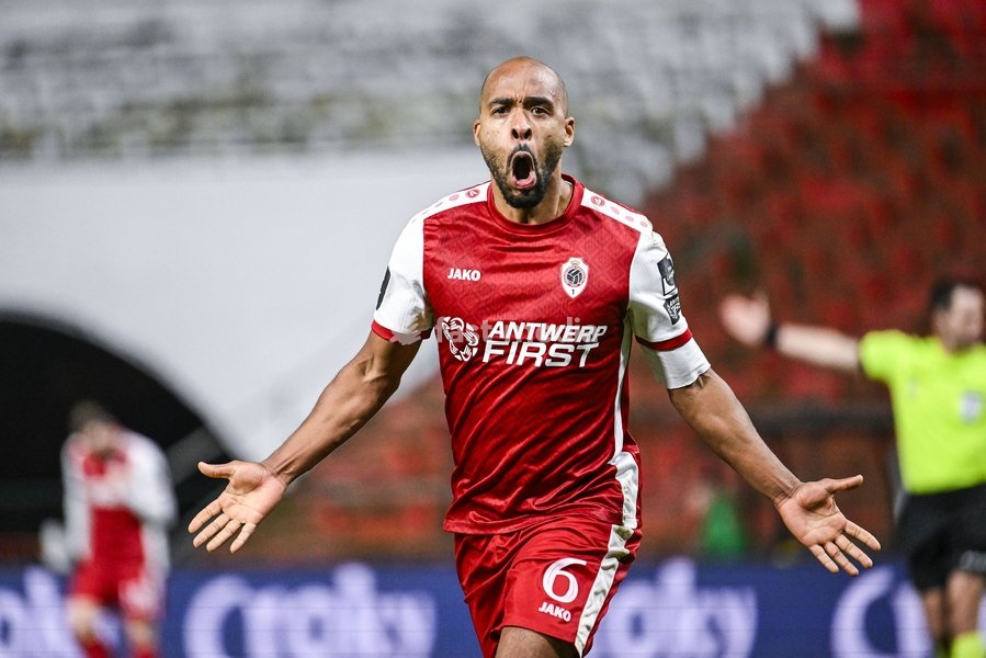 Antwerp's Denis Odoi celebrates after scoring during a soccer game between Royal Antwerp and RSC Anderlecht, Thursday 06 February 2025 in Antwerp, in the 1/2 finals (return) of the 'Croky Cup' Belgian soccer cup