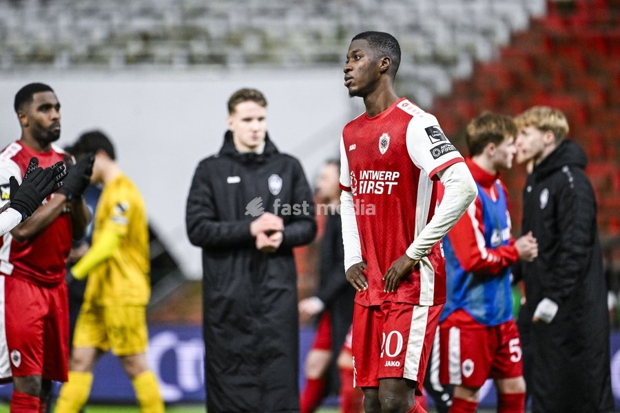 Antwerp's Mahamadou Doumbia looks dejected after losing a soccer game between Royal Antwerp and RSC Anderlecht, Thursday 06 February 2025 in Antwerp, in the 1/2 finals (return) of the 'Croky Cup' Belgian soccer cup